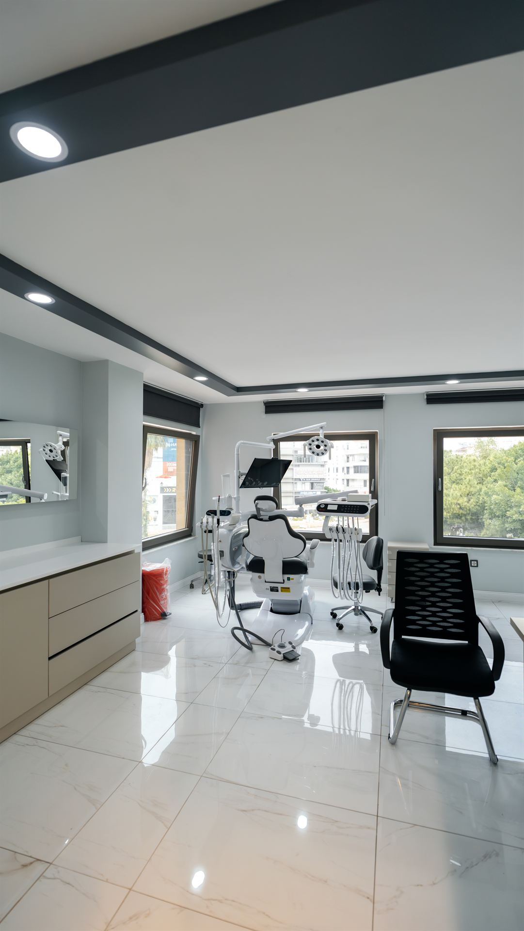 Modern diş kliniği tedavi odası